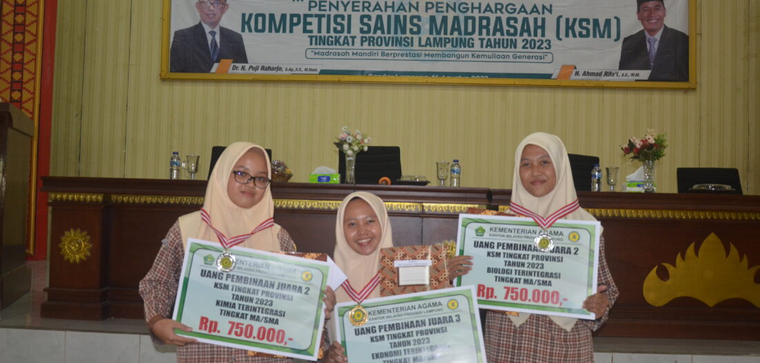 AUG 2023 Penghargaan Bergengsi: Kepala Kanwil Kemenag Lampung Serahkan Penghargaan KSM 2023 Tingkat Provinsi kepada Juara, MAN 1 Lampung Timur